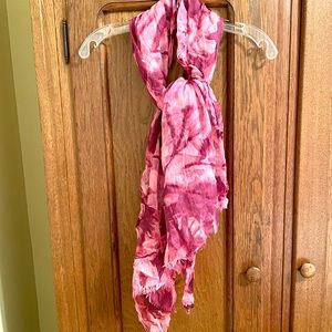 Cotton scarf in pinks